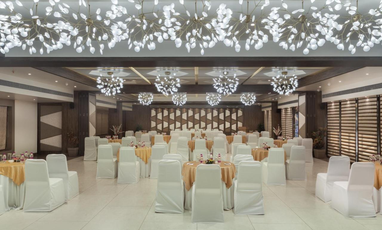 בהיאנדר Krishna Palace Hotel מראה חיצוני תמונה