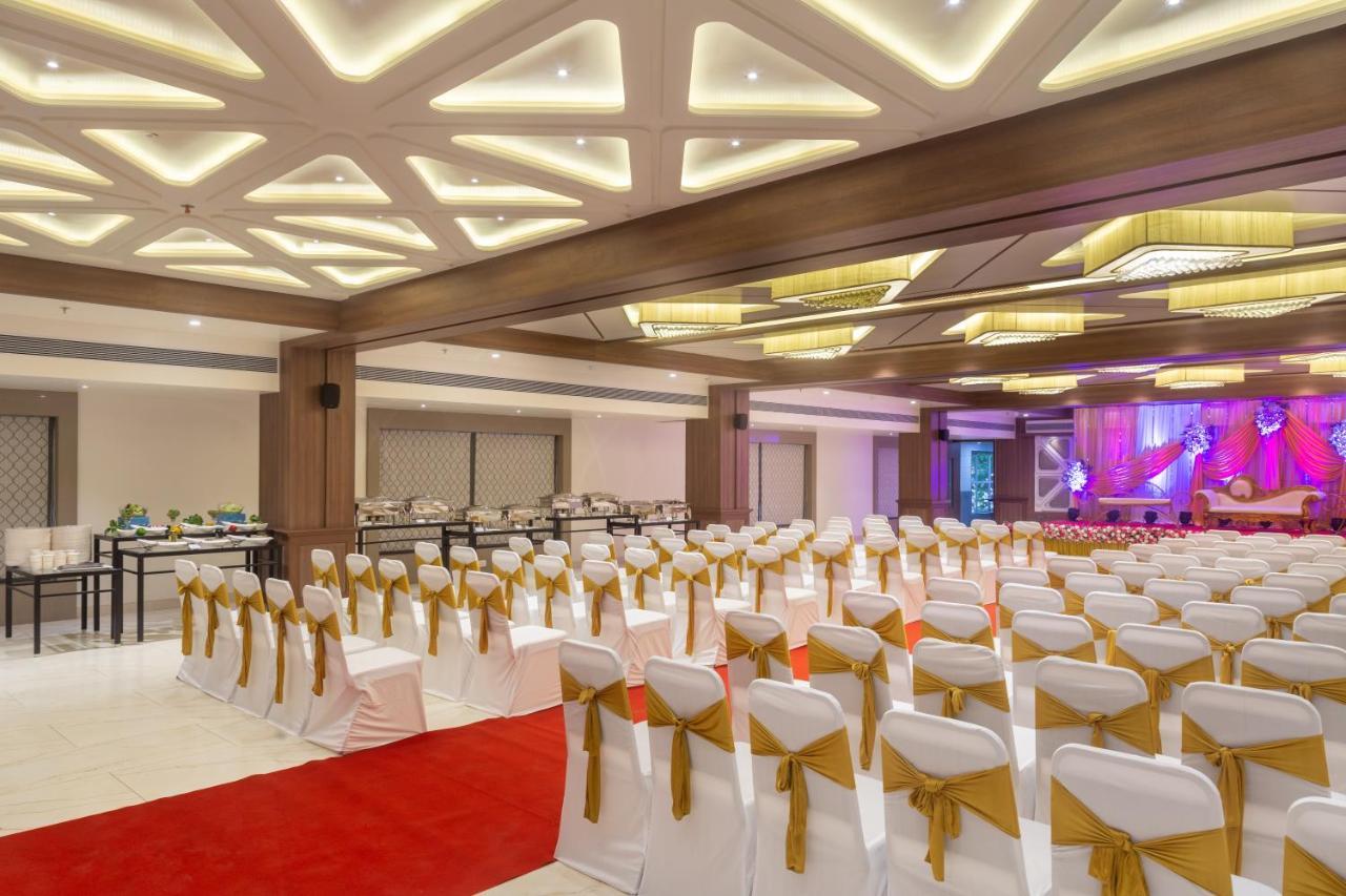 בהיאנדר Krishna Palace Hotel מראה חיצוני תמונה